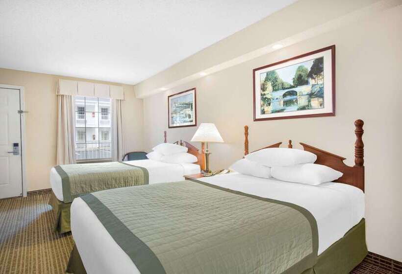 בית מלון כפרי Baymont By Wyndham Tuscaloosa