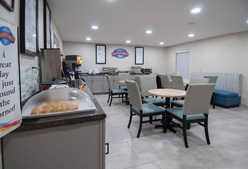 בית מלון כפרי Baymont By Wyndham Tuscaloosa