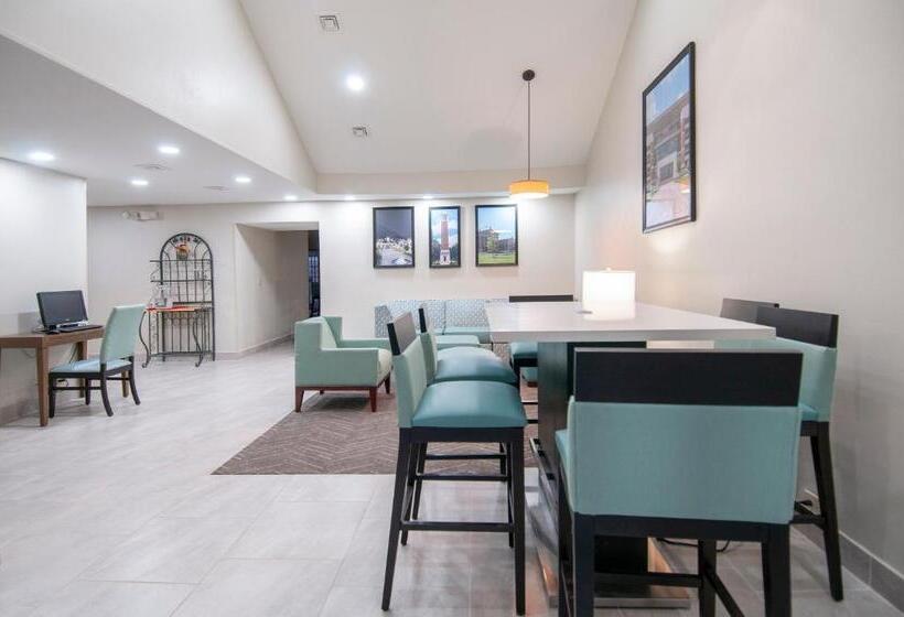 בית מלון כפרי Baymont By Wyndham Tuscaloosa