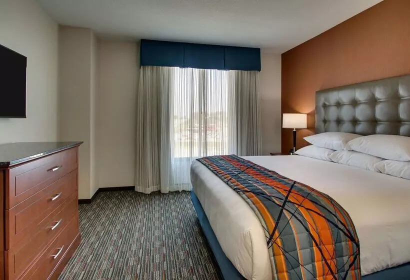 هتل Drury Inn & Suites Lafayette, IN