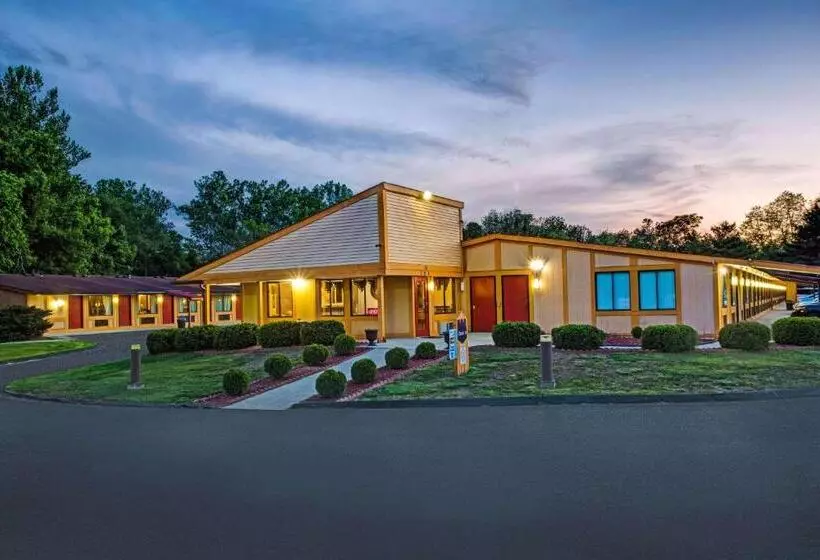 Отель Guest Inn Lebanon