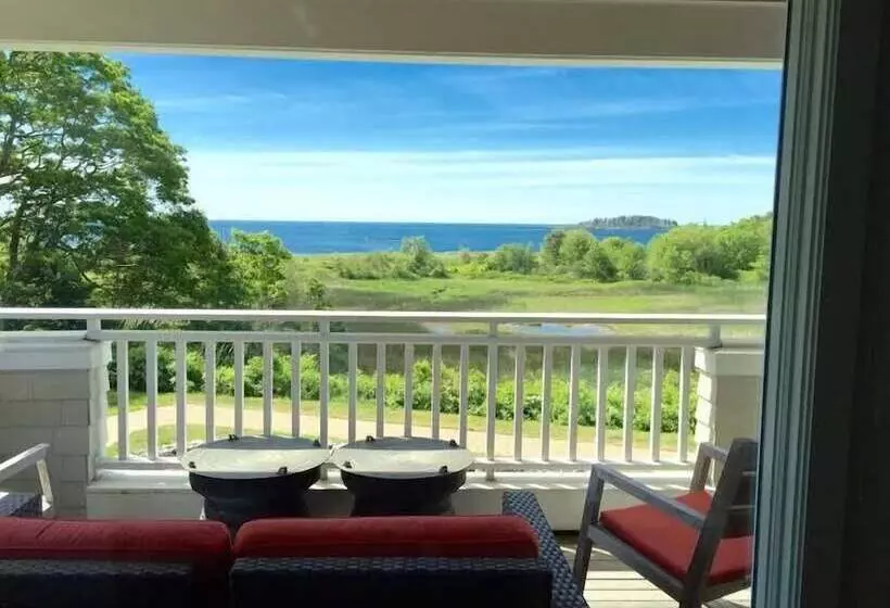 Отель Inn By The Sea