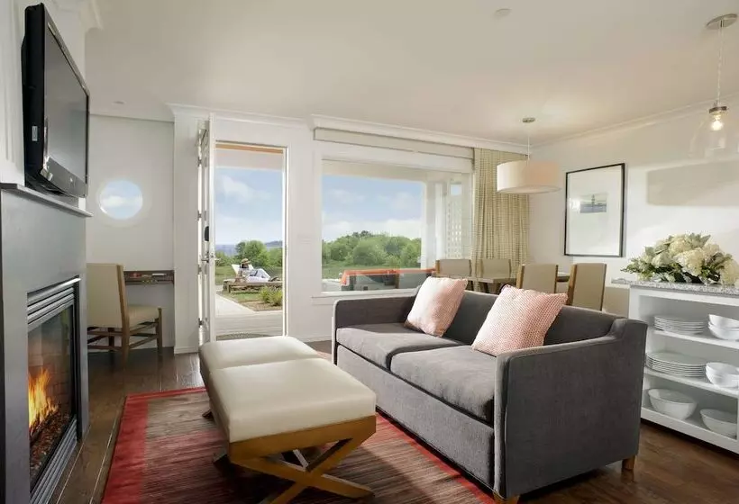 Отель Inn By The Sea