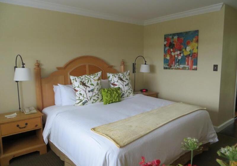 Отель Inn On The Lakes