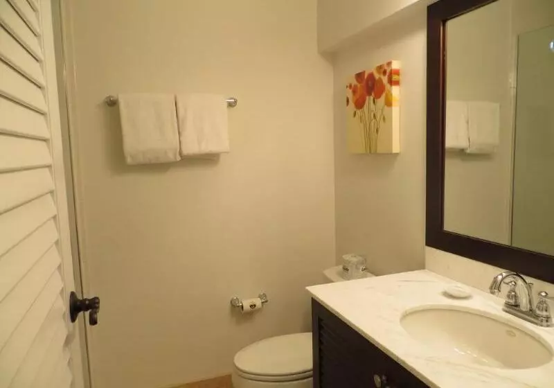 ホテル Inn On The Lakes