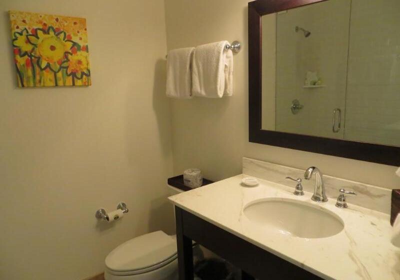 Отель Inn On The Lakes