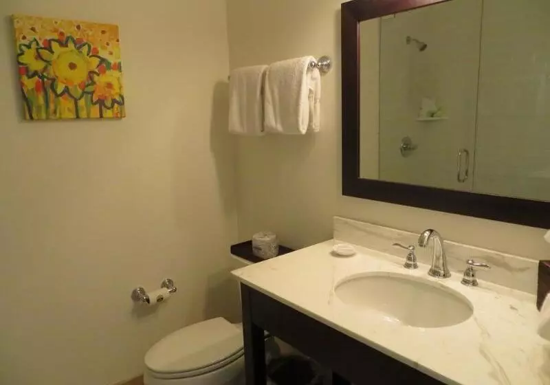 ホテル Inn On The Lakes