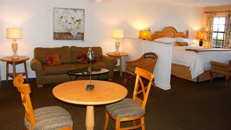 ホテル Inn On The Lakes