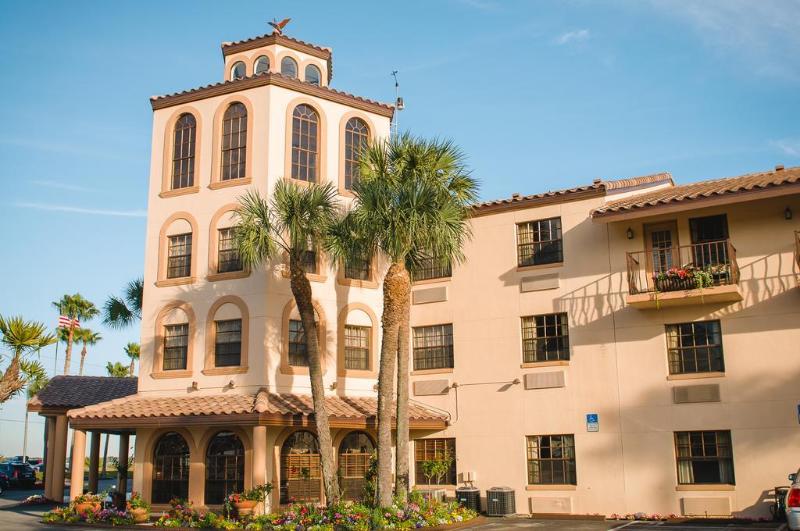 Отель Inn On The Lakes