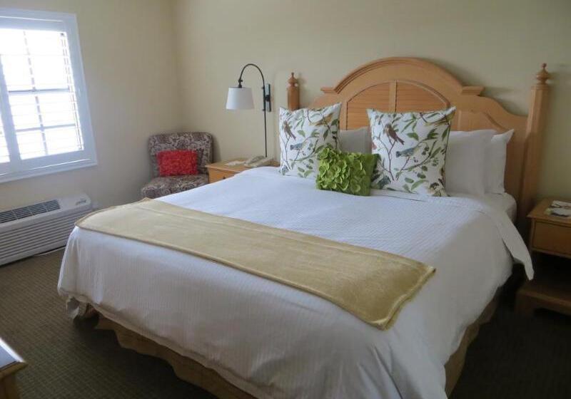 Отель Inn On The Lakes