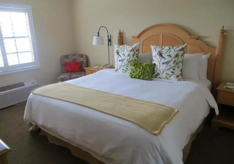 ホテル Inn On The Lakes