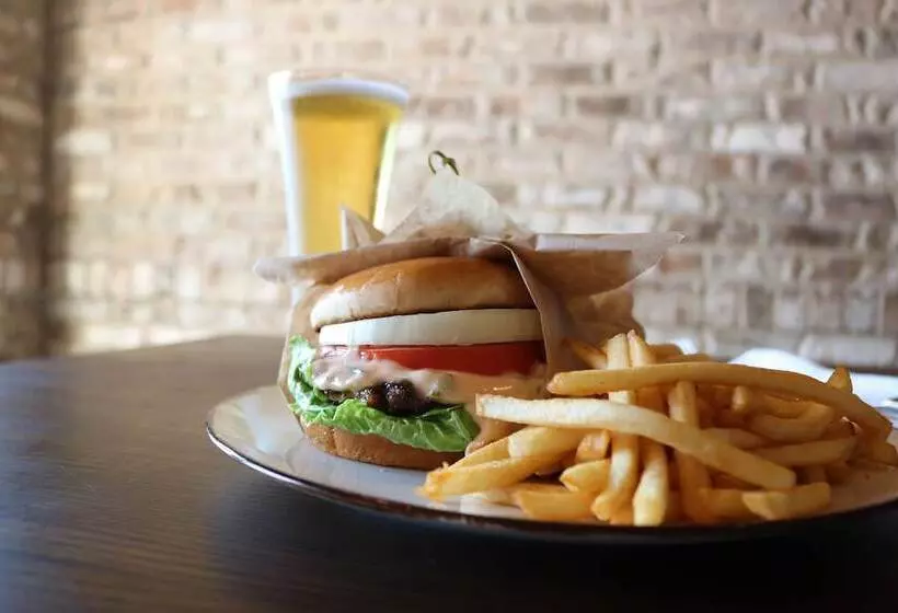 ホテル Inn On The Lakes