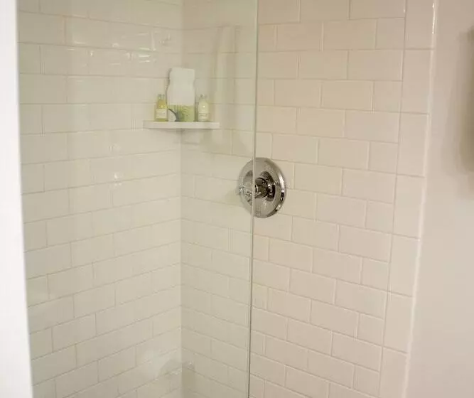 ホテル Inn On The Lakes