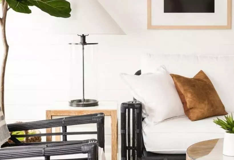 ホテル Inn On The Lakes