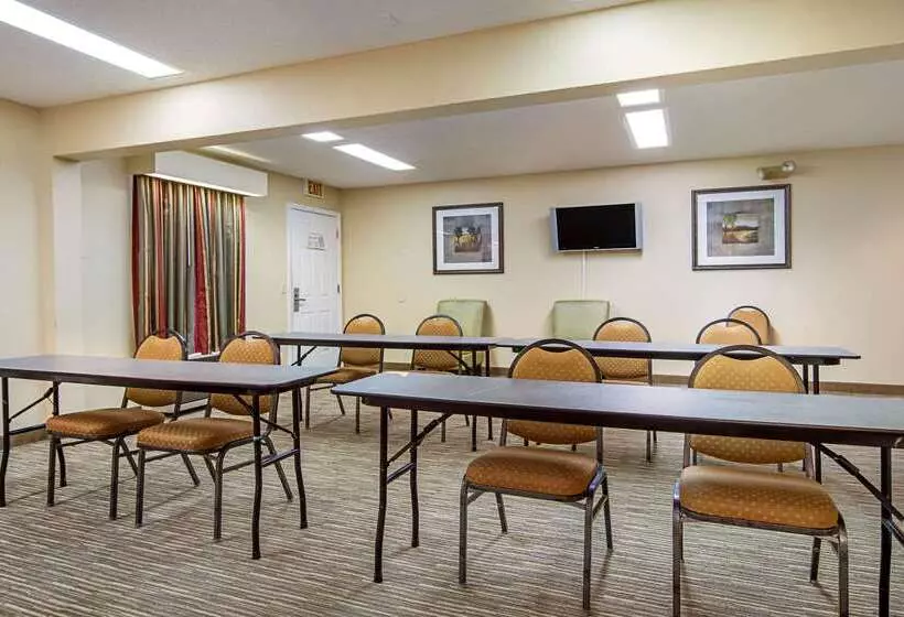 Отель Quality Inn