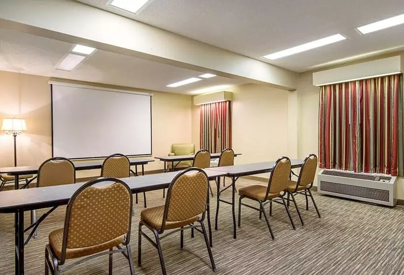 Отель Quality Inn