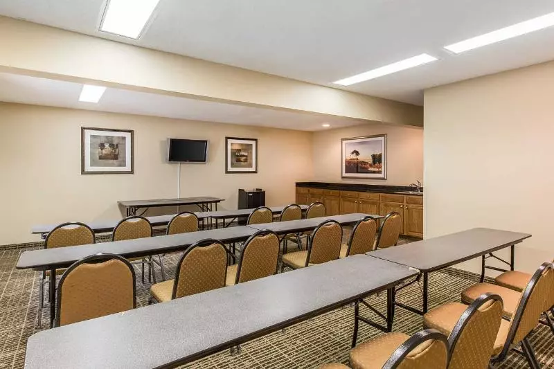 Отель Quality Inn