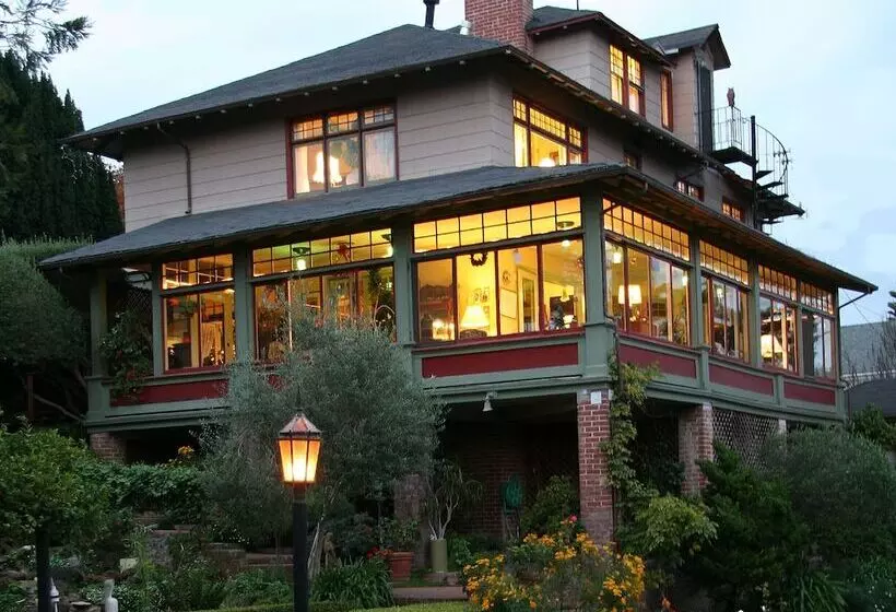 Hotelli The Jabberwock Bed & Breakfast