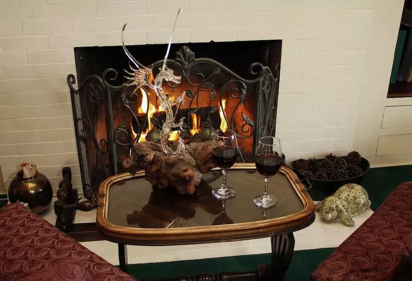 Hotelli The Jabberwock Bed & Breakfast