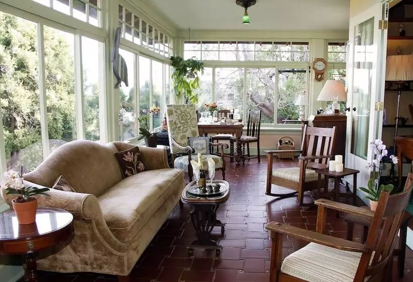 Hotelli The Jabberwock Bed & Breakfast