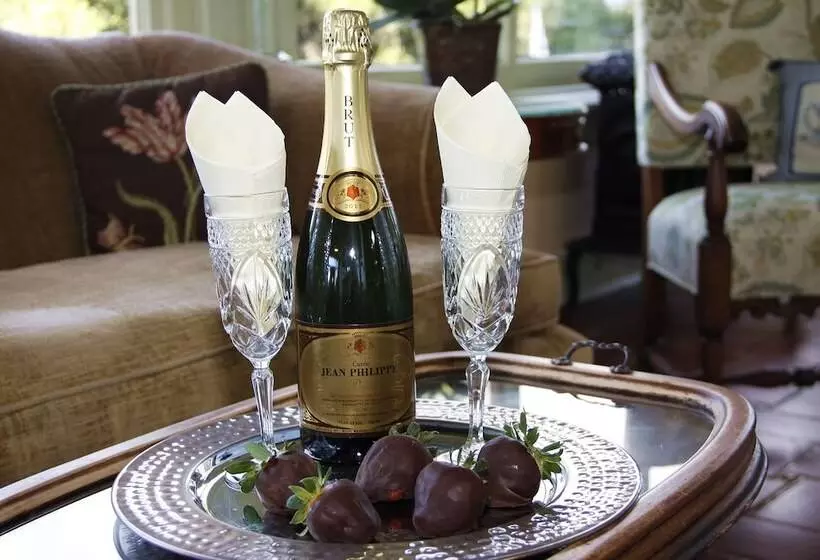 Hotelli The Jabberwock Bed & Breakfast