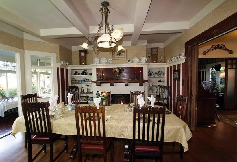 Hotelli The Jabberwock Bed & Breakfast