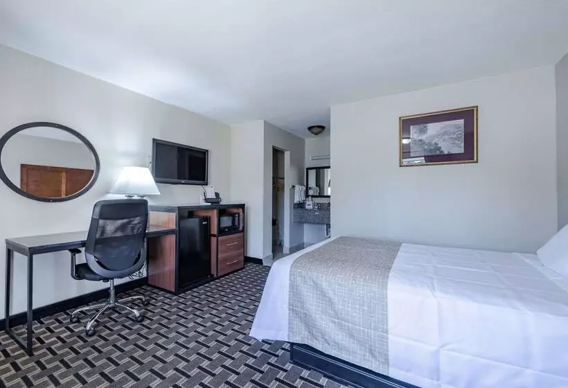 هتل Travelodge By Wyndham Jackson I 40 Exit 82