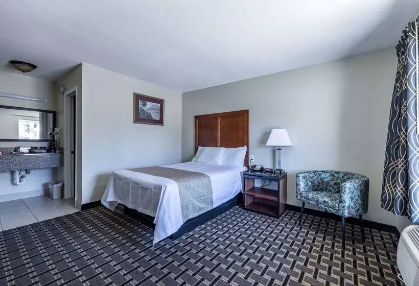 هتل Travelodge By Wyndham Jackson I 40 Exit 82