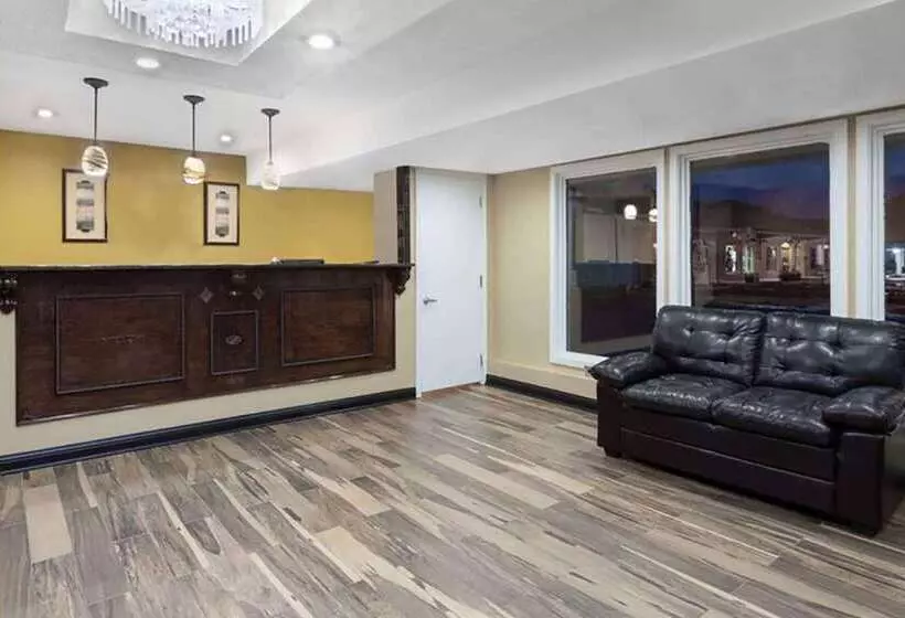 هتل Travelodge By Wyndham Jackson I 40 Exit 82