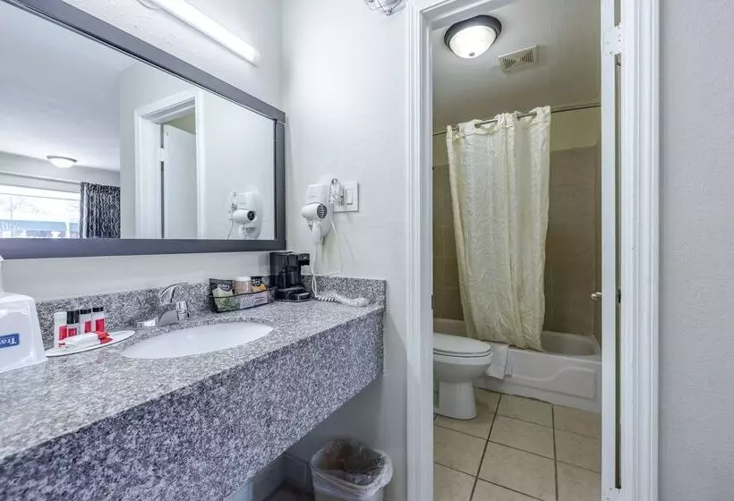 هتل Travelodge By Wyndham Jackson I 40 Exit 82