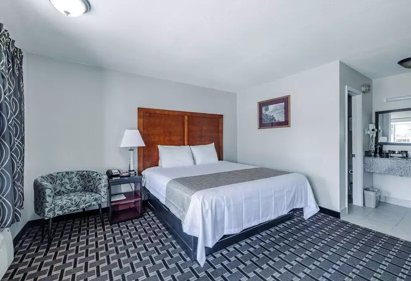 هتل Travelodge By Wyndham Jackson I 40 Exit 82