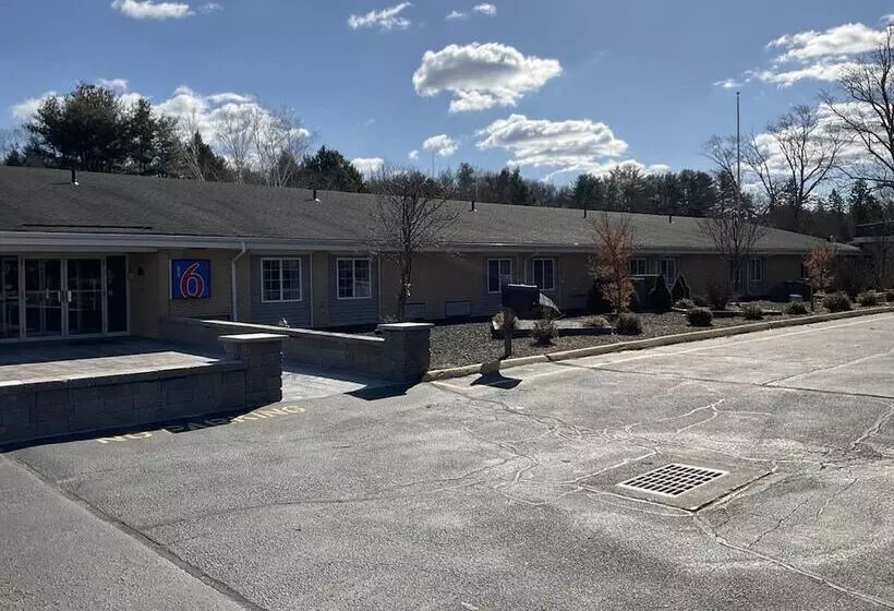 Motel 6 Putnam Ct
