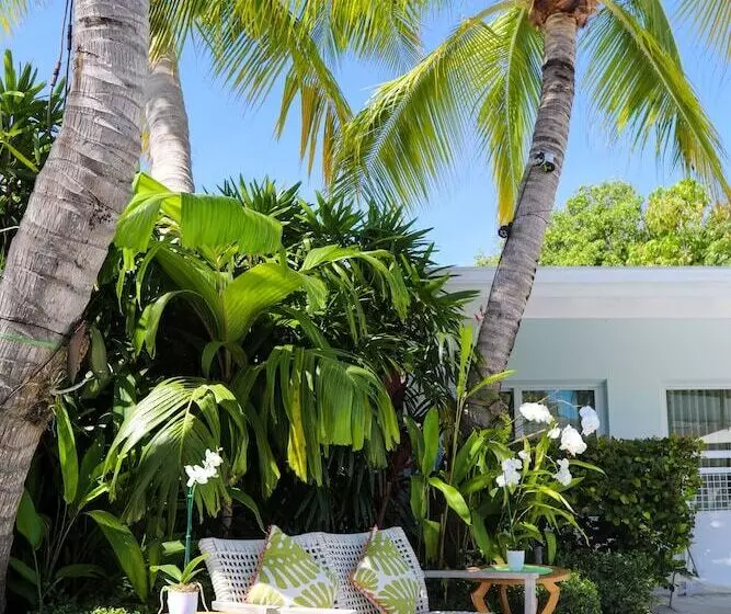 Мотель Orchid Key Inn Adults Only