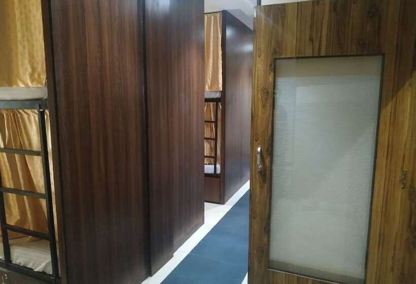 Retkeilymaja Almas Dormitory Andheri