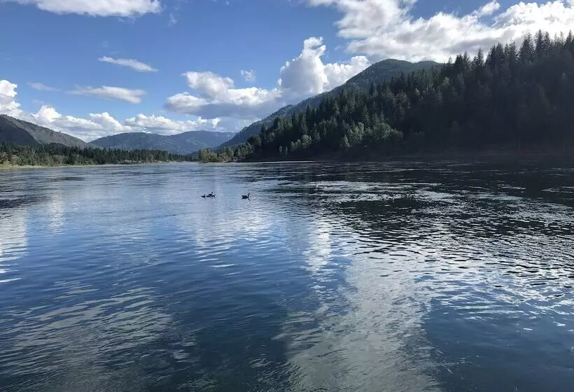 ベッドアンドブレックファースト Wolf S Den On The River