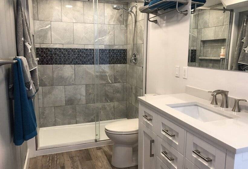 Bed and Breakfast Wolf S Den On The River