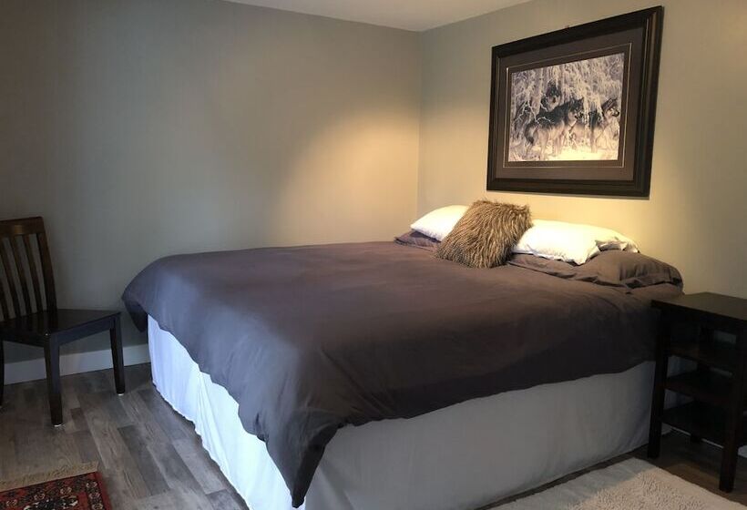 Bed and Breakfast Wolf S Den On The River