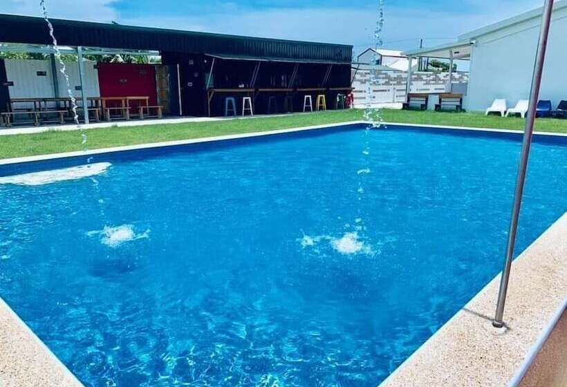 تختخواب و صبحانه Kenting Trail Villa