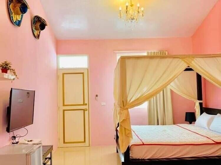 تختخواب و صبحانه Kenting Trail Villa