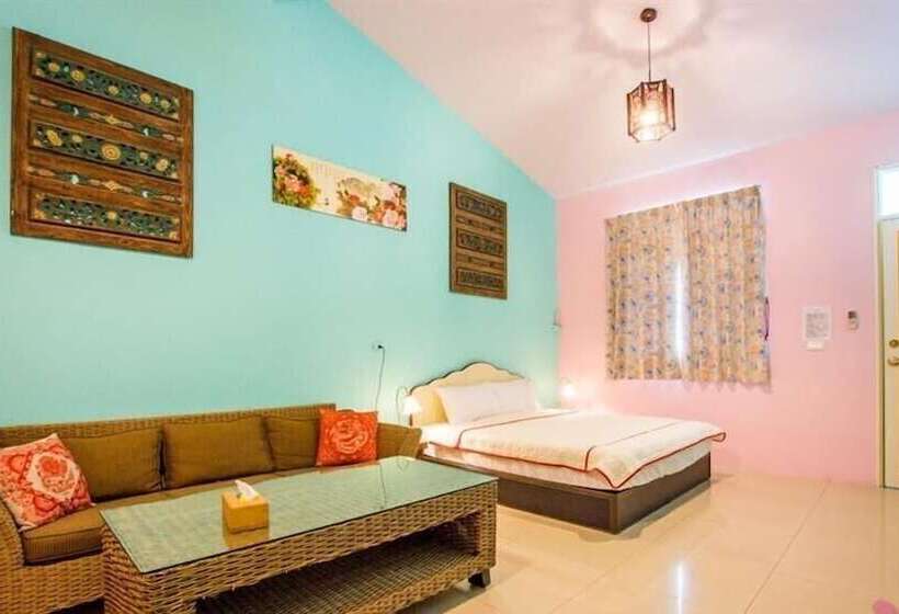 تختخواب و صبحانه Kenting Trail Villa