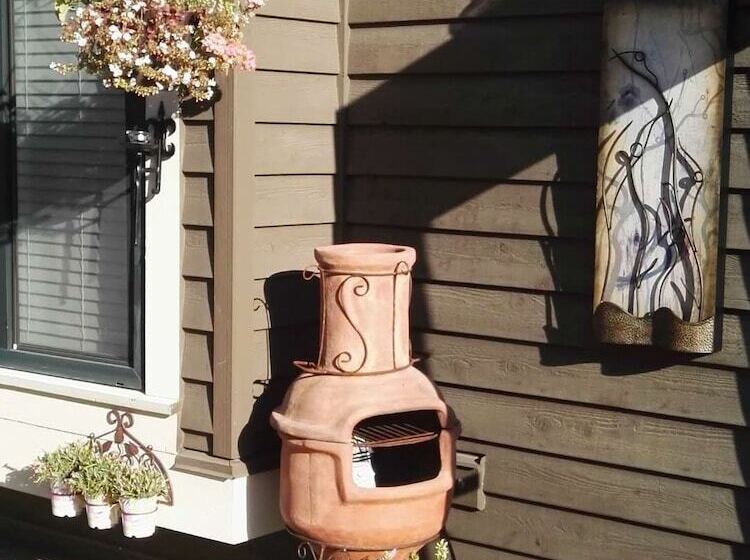 Sunny Island By White Rock B&b