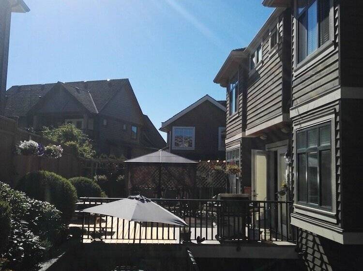 Sunny Island By White Rock B&b