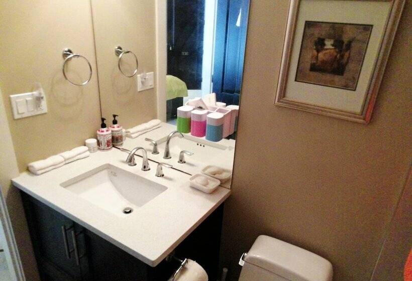 Sunny Island By White Rock B&b