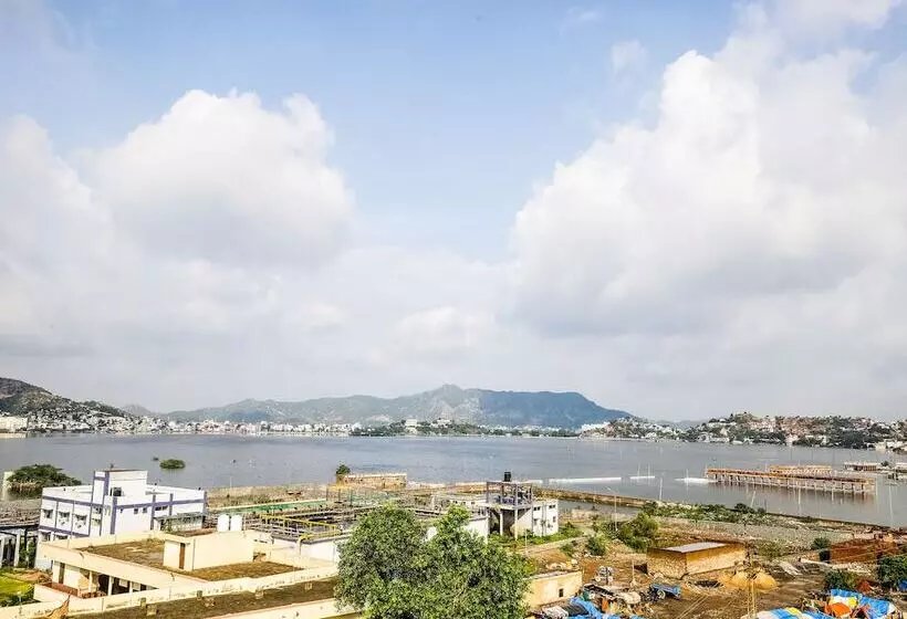 Hotelli Ravi Palace By Oyo Rooms