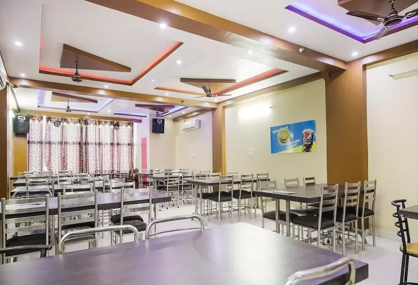 Hotelli Ravi Palace By Oyo Rooms