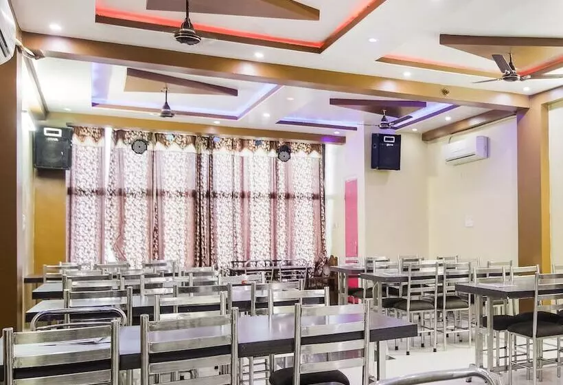 Hotelli Ravi Palace By Oyo Rooms