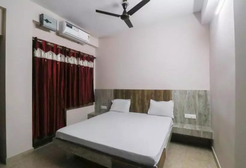 هتل Spot On 46890 Smile Holiday Inn