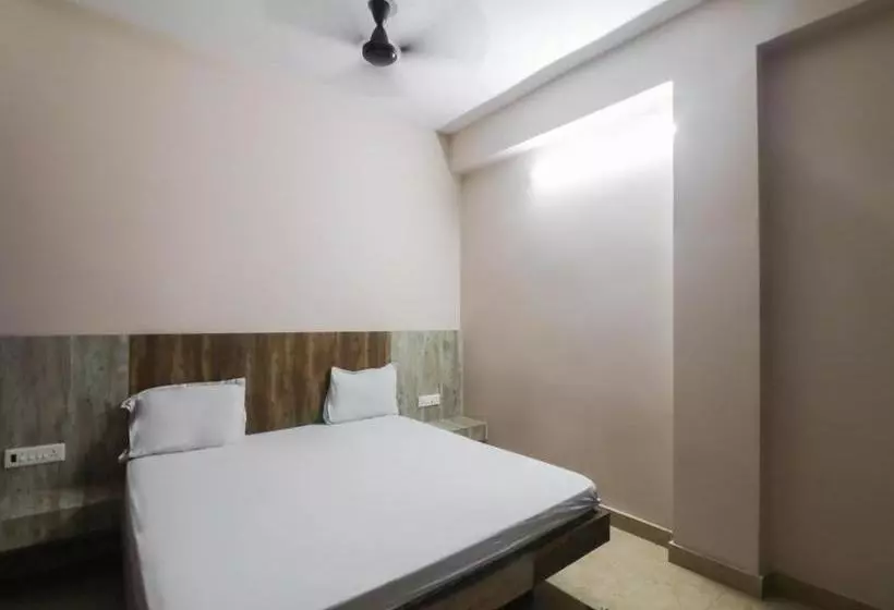 هتل Spot On 46890 Smile Holiday Inn