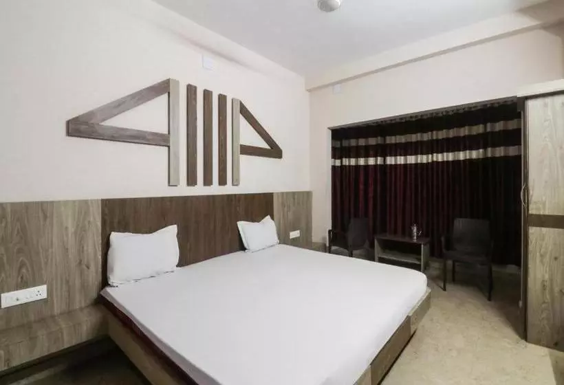 هتل Spot On 46890 Smile Holiday Inn