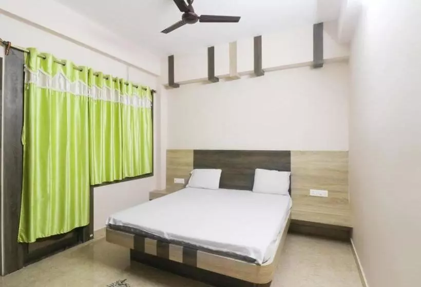 هتل Spot On 46890 Smile Holiday Inn